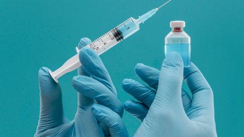 Covid-19: nova dose da vacina começa a ser aplicada nesta quinta-feira; saiba quem tem direito - Imagem: Reprodução/Freepik