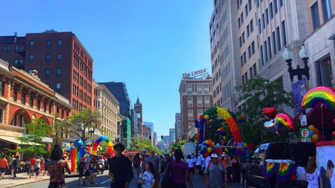 Parada gay de Boston, Massachusetts, em 2017 - Imagem: Reprodução / Instagram @falandodeviagem
