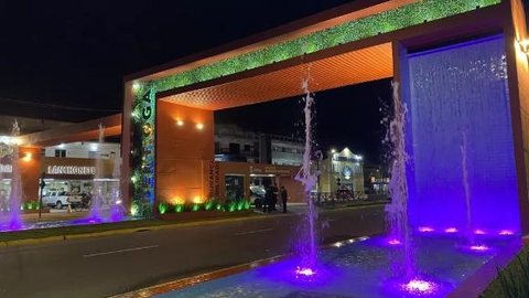 Imagem Novo portal de cidade em SP custa mais de R$ 1 milhão e vira piada ao ser comparado com entrada de ‘motel’