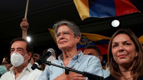 Presidente do Equador pede renúncia de ministros