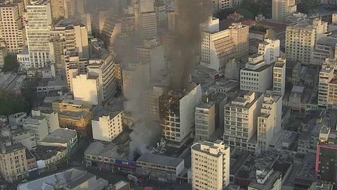 Imagem Bombeiros ficam feridos durante incêndio em SP e são levados a hospital com mais de 15% do corpo queimado