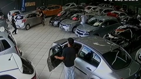 A polícia investiga a motivação do crime e analisa as imagens de segurança para entender a dinâmica do assassinato - Imagem: Reprodução