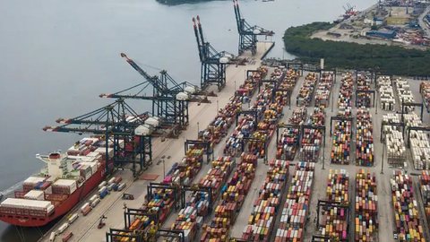 Mais de 5 mil produtos brasileiros terão impostos zerados na UE com o novo acordo, segundo a Confederação Nacional da Indústria - Imagem: Divulgação/Porto de Santos