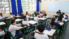 O retorno às aulas traz novas expectativas e desafios para alunos e pais, especialmente com mudanças no modelo educacional em SP - Imagem: Reprodução/Marcelo Pereira / SECOM