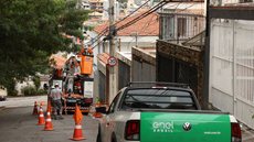 No mesmo dia, um forte temporal causou alagamentos e quedas de árvores em São Paulo, complicando a situação - Imagem: Reprodução/Rovena Rosa/Agência Brasil