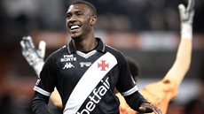 Rayan, promovido ao profissional em 2023, se destaca no Vasco e agora enfrenta o desafio da Premier League com o Bournemouth - Imagem: Reprodução/Matheus Lima/Vasco