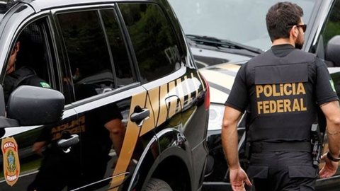 Suspeitos podem enfrentar penas de até 17 anos de prisão por associação criminosa, estelionato e uso de documento falso - Imagem: Reprodução/PF
