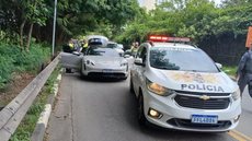 O motorista desobedeceu à ordem de parada e iniciou uma fuga em alta velocidade, utilizando a contramão para escapar da abordagem policial - Imagem:Divulgação/ Polícia Militar