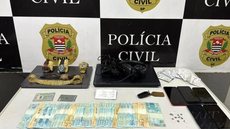 Suspeitos usavam mansão de alto padrão como base para golpes com cartões de crédito, resultando em prisões em flagrante - Imagem: Divulgação/Polícia Civil