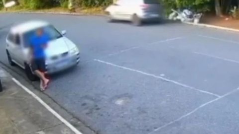 Moradores de Ipanema expressam indignação após o incidente envolvendo um motorista nu e embriagado que atropelou uma idosa - Imagem: Reprodução