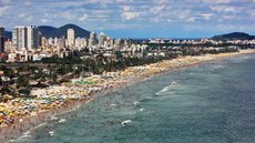 Objetivo da evacuação é garantir a segurança dos moradores até que as condições climáticas se normalizem - Imagem: Divulgação/Prefeitura de Guarujá