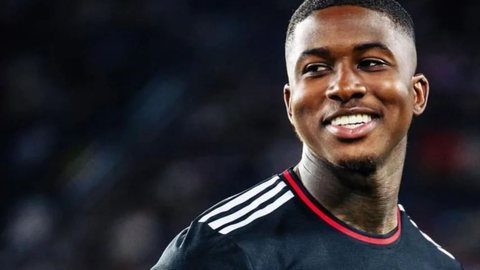 O ex-jogador, que passou pelas categorias de base da seleção holandesa, foi liberado após a prisão, mas segue sob investigação - Imagem: Reprodução/Instagram/Nigel Robertha
