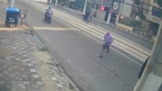 Testemunhas são procuradas pela polícia para ajudar a esclarecer as circunstâncias do acidente que resultou na morte do idoso - Imagem: Reprodução