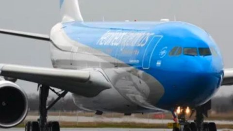 Turbulência forte deixa 12 feridos em voo para a Argentina - Imagem: reprodução Aerolíneas Argentinas