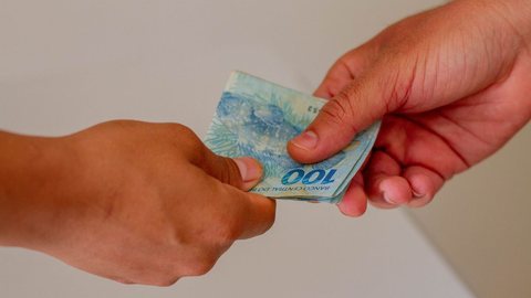 13° salário antecipado - Imagem: Reprodução/Freepik