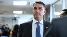 Flávio Bolsonaro prepara viagem aos Estados Unidos para encontro com Donald Trump em meio à crise política envolvendo o caso Daniel Vorcaro. - Imagem: Andressa Anholete / Agência Senado