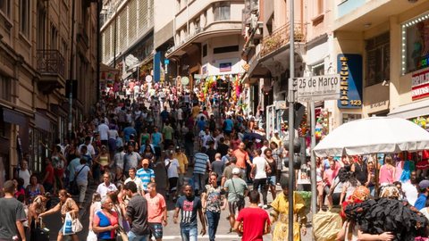 O MEI é uma forma simples de formalização, permitindo acesso a CNPJ, nota fiscal e benefícios previdenciários, desde que os pagamentos estejam em dia - Imagem: Reprodução | Depositphotos/cifotart