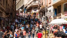 O MEI é uma forma simples de formalização, permitindo acesso a CNPJ, nota fiscal e benefícios previdenciários, desde que os pagamentos estejam em dia - Imagem: Reprodução | Depositphotos/cifotart