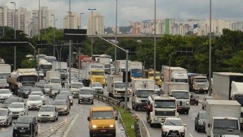 O caso levanta preocupações sobre segurança e riscos associados a furtos de cabos elétricos na capital paulista - Imagem: Reprodução/Agência Brasil