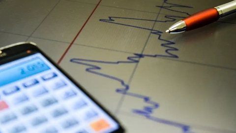Cenário econômico revela um equilíbrio entre inflação, juros altos e crescimento moderado nos próximos anos, segundo especialistas - Imagem: Reprodução/ Marcello Casal Jr/Agência Brasil/Arquivo