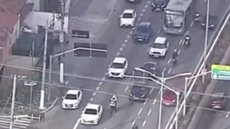 A mobilização dos motoristas deve continuar ao longo do dia, buscando mudanças significativas no texto do projeto de lei em discussão - Imagem: Reprodução/TV Globo
