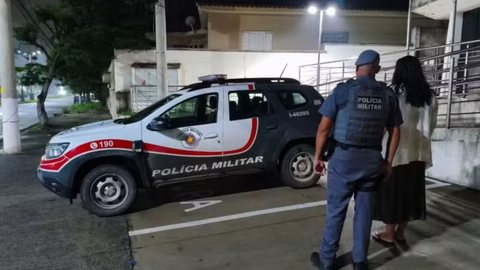 Até o momento, não foram divulgadas informações sobre a idade da criança ou o vínculo com a mulher suspeita de agressão - Imagem: Divulgação/Polícia Militar