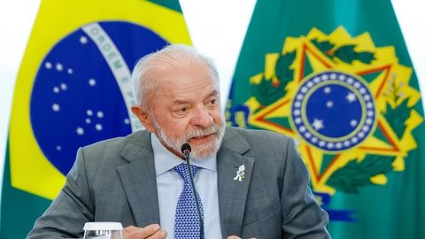 Presidente Luiz Inácio Lula da Silva afirmou que eleições devem ser disputadas com candidatos “de carne e osso” e criticou o uso de inteligência artificial em campanhas políticas - Imagem: Wallison Breno/PR