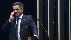 A Polícia Federal investiga a relação entre Ciro Nogueira e Daniel Vorcaro, com mandados de busca e apreensão em endereços do senador - Imagem: Reprodução/Carlos Moura/Agência Senado