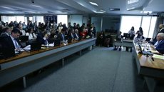 Com apoio popular e do governo, a proposta busca reduzir a jornada de trabalho de 44 para 36 horas semanais - Imagem: Reprodução / Lula Marques / Agência Brasil