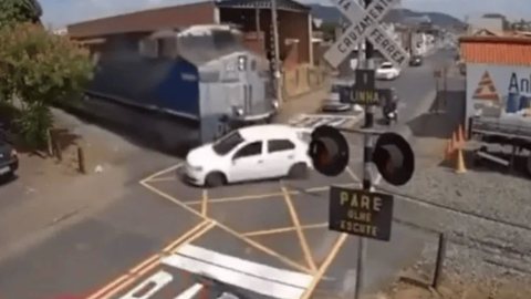 Após o acidente, a circulação ferroviária foi retomada rapidamente, destacando a importância do respeito às sinalizações - Imagem: Reprodução