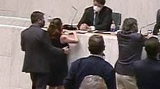 O caso gerou repercussão significativa, levando à suspensão do mandato de Cury e à sua expulsão do partido, destacando a luta contra o assédio - Imagem: Reprodução/TV Alesp