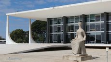 Praça dos Três Poderes, em Brasília, onde se concentram as principais decisões do governo federal. - Imagem: Reprodução/Agência Brasil.