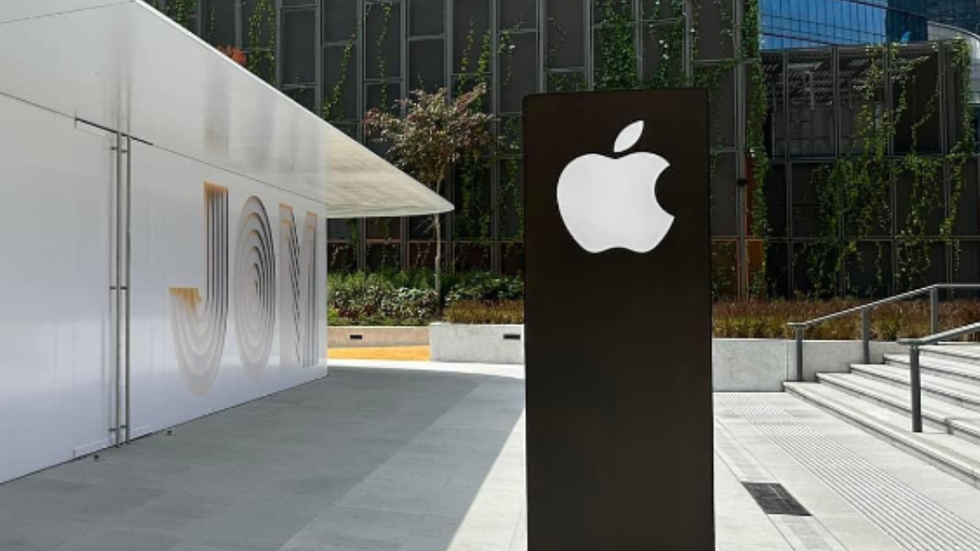Golpe milionário: homens trocam iPhones falsos por originais na Apple nos EUA - Imagem: reprodução/ Instagram@RetailArchive