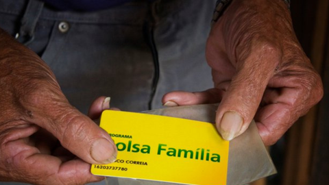 Bolsa Família: CPF's irregulares terão pagamentos bloqueados em 2024. - Imagem: reprodução Twitter@bolsafamilia