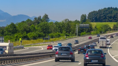 SP: estradas devem receber mais de 5 milhões de veículos; confira o melhor horário para viajar. - Imagem: reprodução freepik