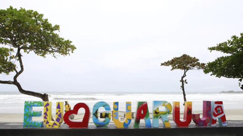 Guarujá considera possibilidade de cobrar taxa para turistas entrarem na cidade. - Imagem: reprodução Twitter@DCM_online