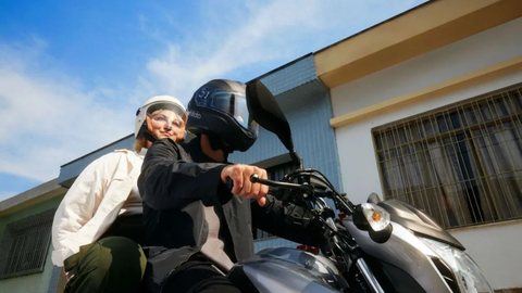 Justiça determina interrupção dos serviços enquanto regulamentação não é definida - Imagem: Divulgação / Uber