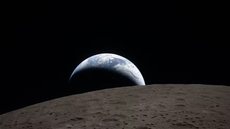 Imagem do lado oculto da Lua, mostra Terra sumindo no horizonte lunar. - Foto: Divulgação/NASA.