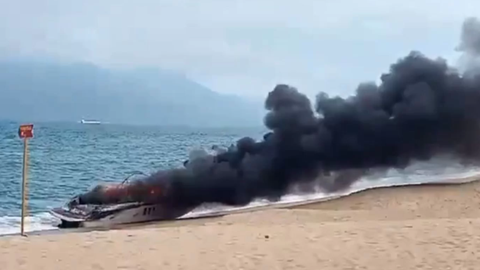 VIDEO: lancha pega fogo no Litoral do Norte SP. - Imagem: reprodução