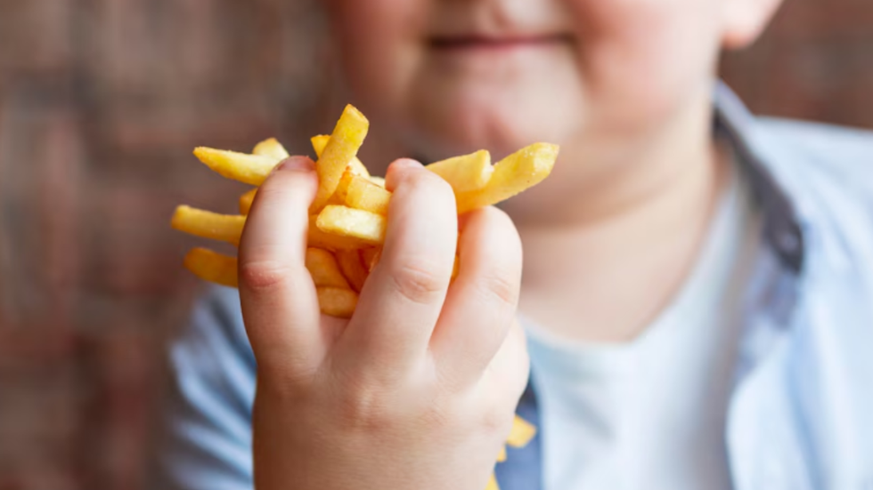 Estudo alerta: uma em cada cinco crianças no mundo sofre com sobrepeso - Imagem: reprodução /Freepik