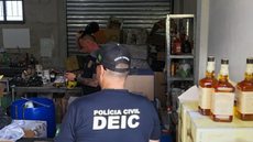 Polícia fecha fábrica clandestina de bebidas em Rio Claro no interior de São Paulo. - Imagem: Reprodução/Polícia Civil.