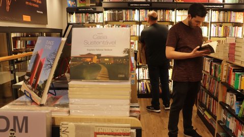 Após anos sem atualização, o PNLL retoma a leitura como prioridade na agenda pública, envolvendo diversas instâncias de governança - Imagem: Reprodução/Letícia Sales