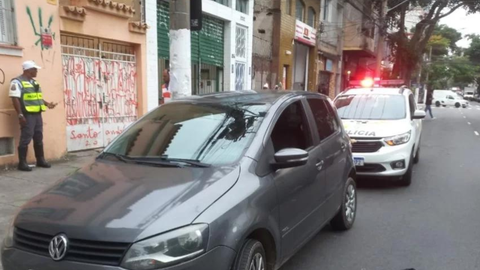 Polícia Militar de SP apreende veículo com quase 900 multas em atraso - Imagem: reprodução Twitter@PMESP