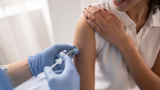 Ministério da saúde anuncia compra de nova vacina contra a covid-19. - Imagem: reprodução freepik