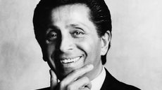 Valentino Garavani, estilista italiano que vestiu ícones do cinema e da política e se tornou referência da alta-costura. - Imagem: Reprodução/Redes Sociais.