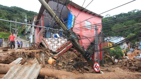 Justiça extingue processo de demolição de casas na Vila Sahy em São Sebastião. - Imagem: reprodução Twitter@ultrajano