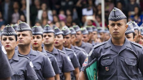 A esquerda contra a Polícia Militar - Imagem: Divulgação / SSP-SP / Chello Fotógrafo