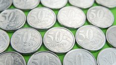 Moedas de 50 centavos - Imagem: Reprodução / Freepik