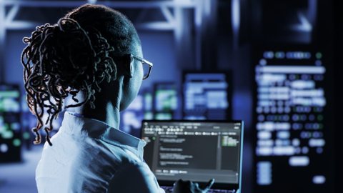 A Revolução da Defesa Digital: Cibersegurança Orientada por IA em 2026 - Imagem: Reprodução / Freepik