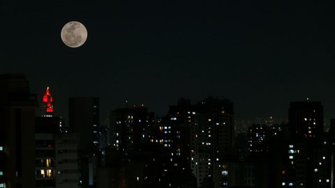Fãs da astronomia aguardam a superlua mais brilhante e próxima de 2024 - Imagem: Reprodução / Paulo Pinto / Agência Brasil